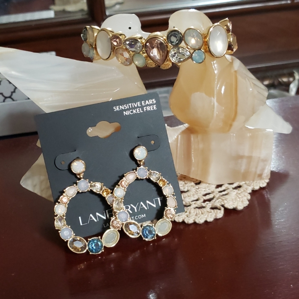 Earings and bracelet set